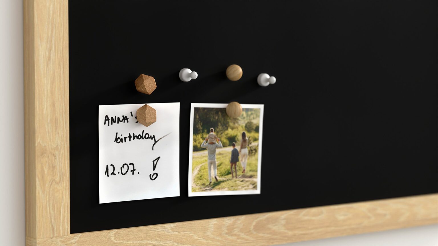 Umtiti Kreidetafel-Kalender & Pinnwand – 45,7x55,9 Cm, Schwarzer Holzrahmen, Magnetisch & Mit Kork